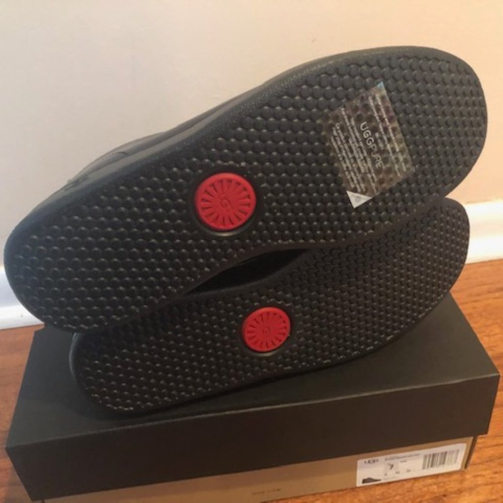 UGG Pismo black leather sneaker. Size: 9, 10 - Picture 4 of 10
